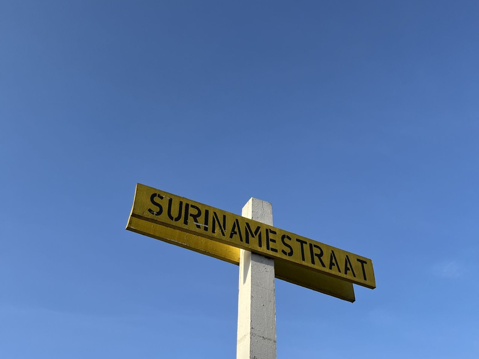 paramaribo surinamestraat sign
